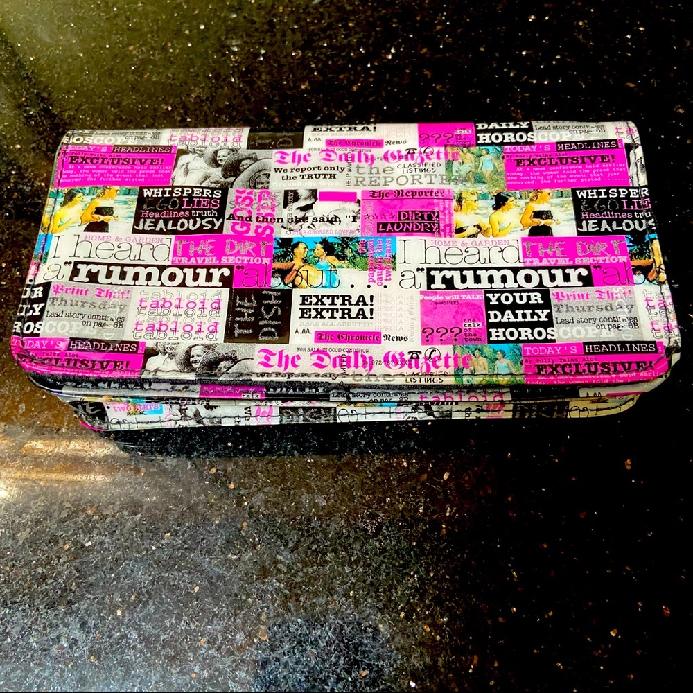 NWOT-RELIC—Vinyl-WALLET 💋